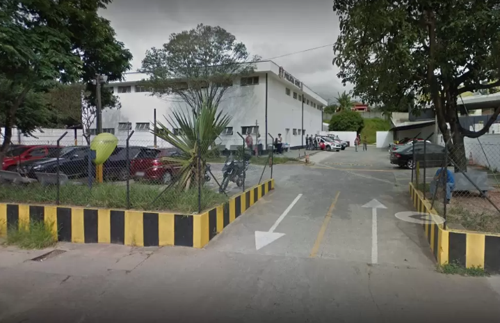 Esposa dá uma tijolada no agressor antes de fugir por matagal